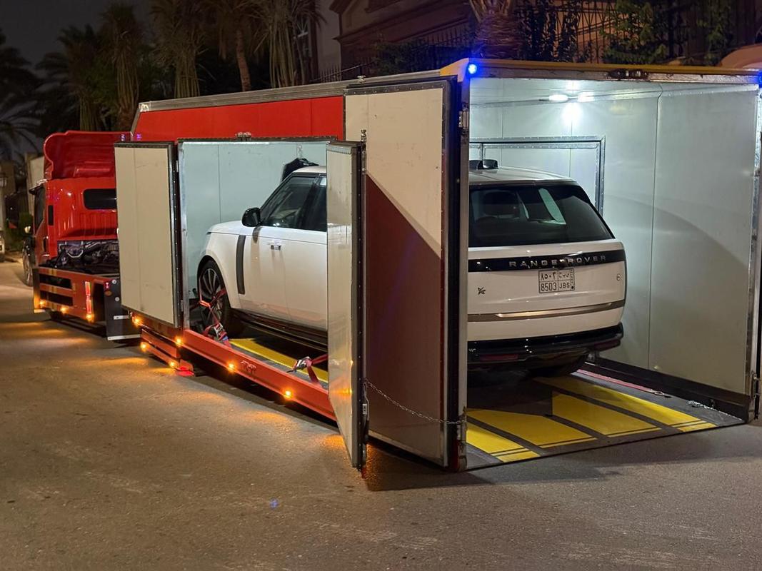 خدمة سطحة مغلقة احترافية لنقل السيارات